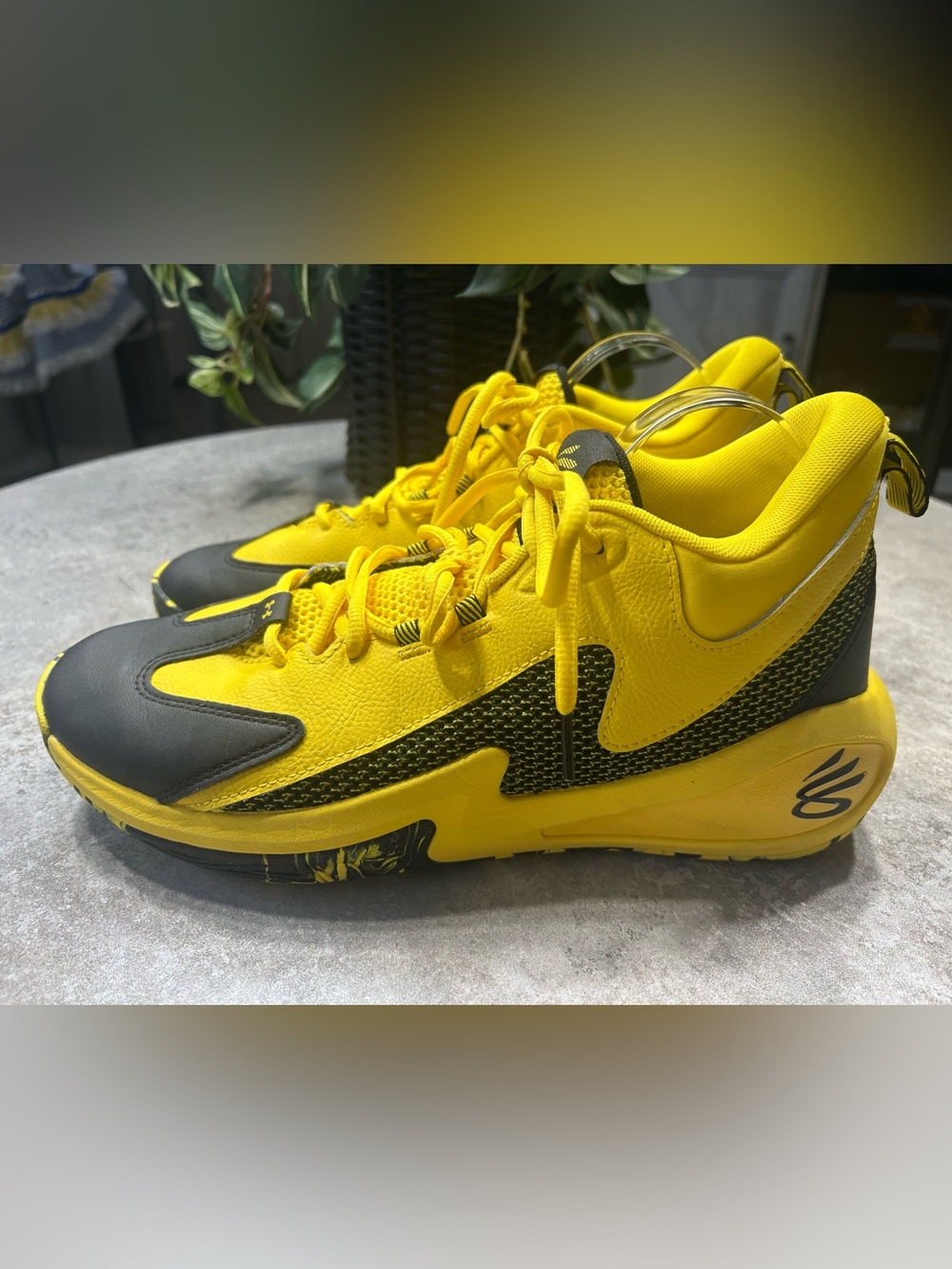 Under Armour Charged Curry Men’s Size 11 Yellow/ Black Sneakers Athletic Shoes
